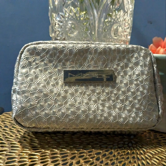 Mac cosmetic pouch - Picture 1 of 5